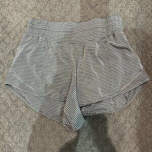Lululemon Hotty Hot High-Rise Lined Short 2.5"
